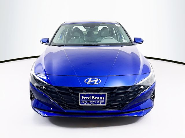 2023 Hyundai Elantra SEL photo 2