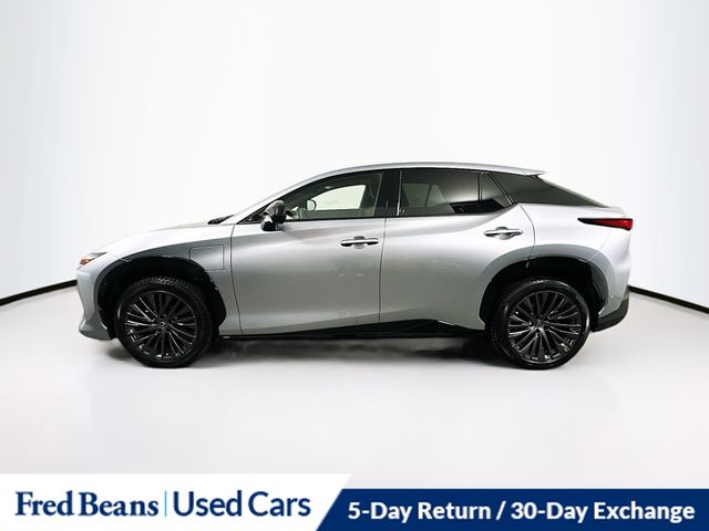 2023 Lexus RZ 450e Luxury photo 4