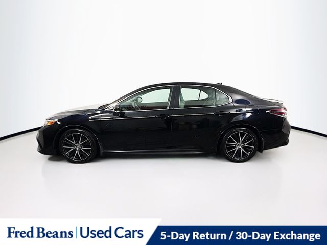 2022 Toyota Camry SE photo 4
