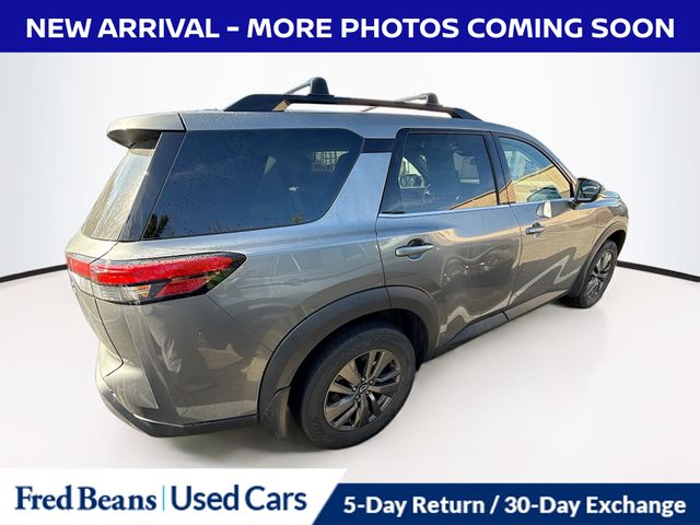 2022 Nissan Pathfinder SV photo 4