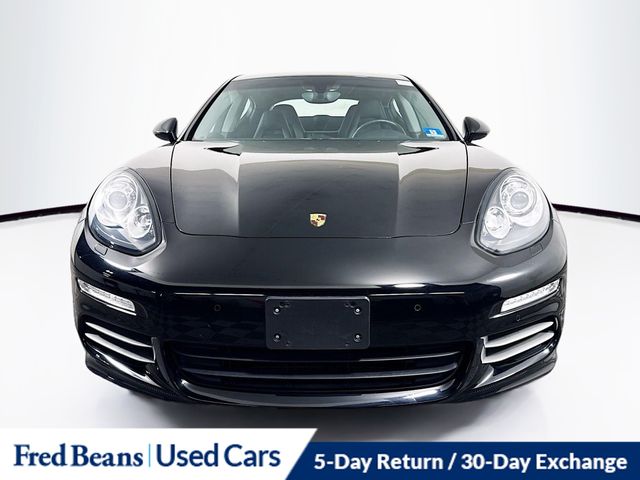 2015 Porsche Panamera 4 photo 2