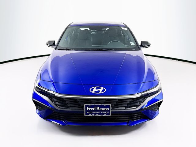 2025 Hyundai Elantra SEL Sport photo 2
