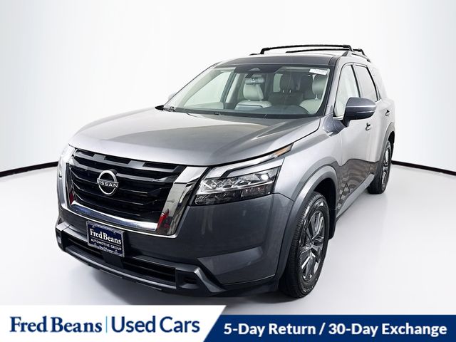 2022 Nissan Pathfinder SV photo 2