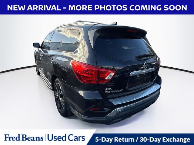 2020 Nissan Pathfinder Platinum photo 2