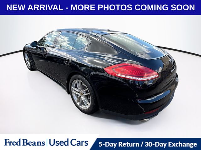 2015 Porsche Panamera 4 photo 2