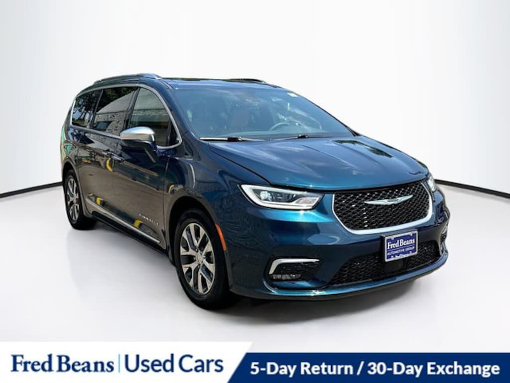 Certified 2022 Chrysler Pacifica Hybrid Pinnacle Van Passenger Van
