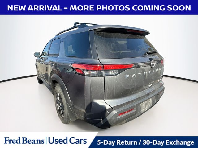2022 Nissan Pathfinder SV photo 2