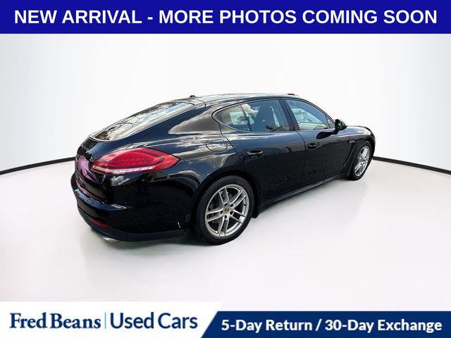 2015 Porsche Panamera 4 photo 2
