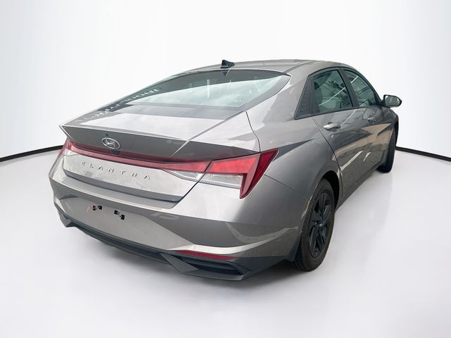 2023 Hyundai Elantra SEL photo 2