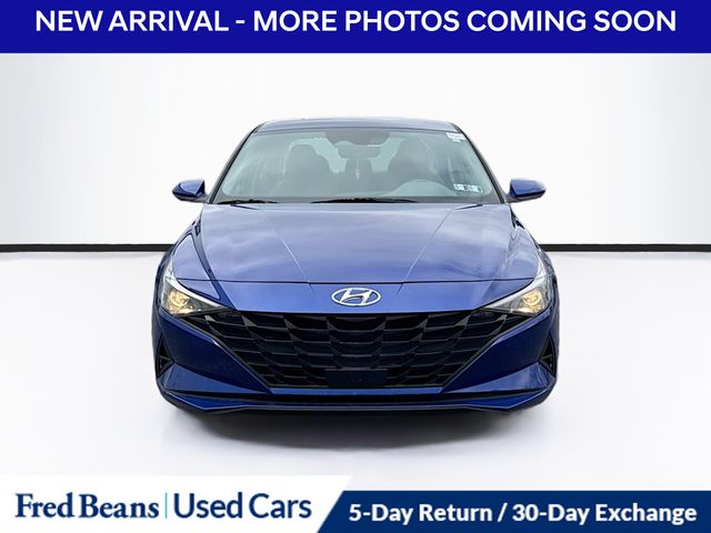 2023 Hyundai Elantra SEL photo 2