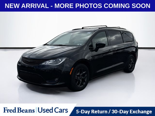 2018 Chrysler Pacifica Touring L photo 2