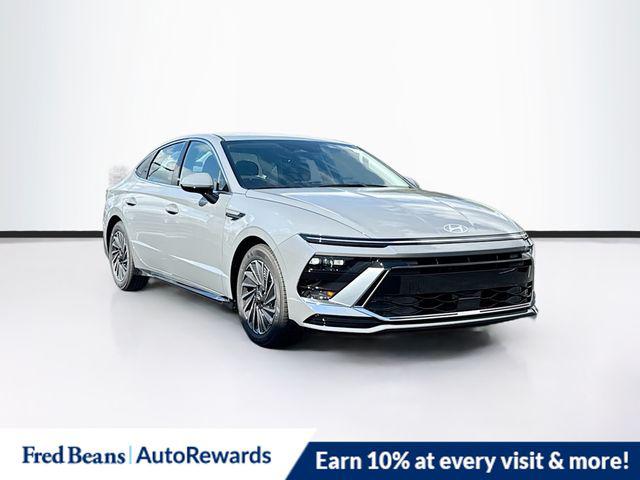 2025 Hyundai Sonata Hybrid Sedan 