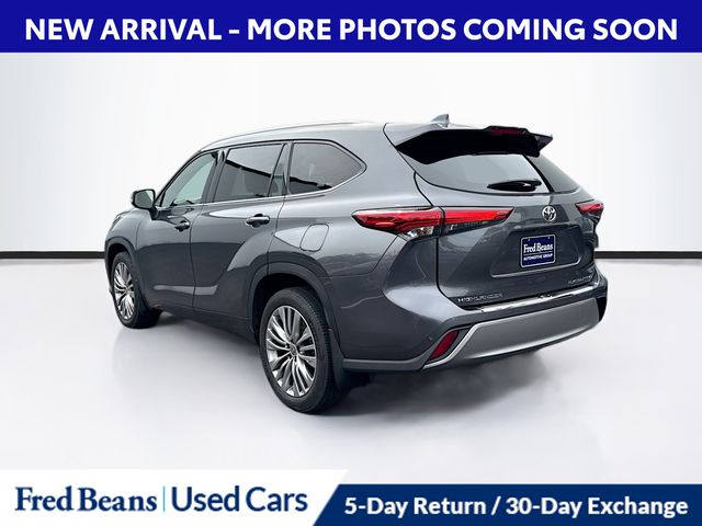 2022 Toyota Highlander Platinum photo 3