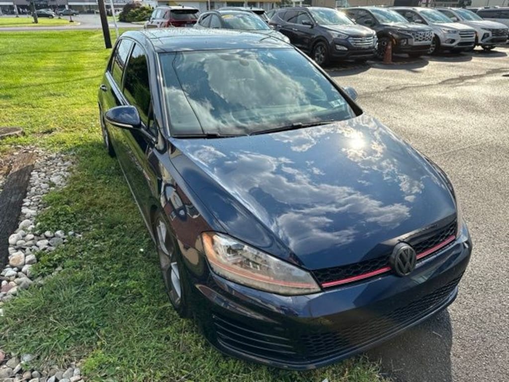 Used 2017 Volkswagen Golf GTI SE 4-Door Hatchback