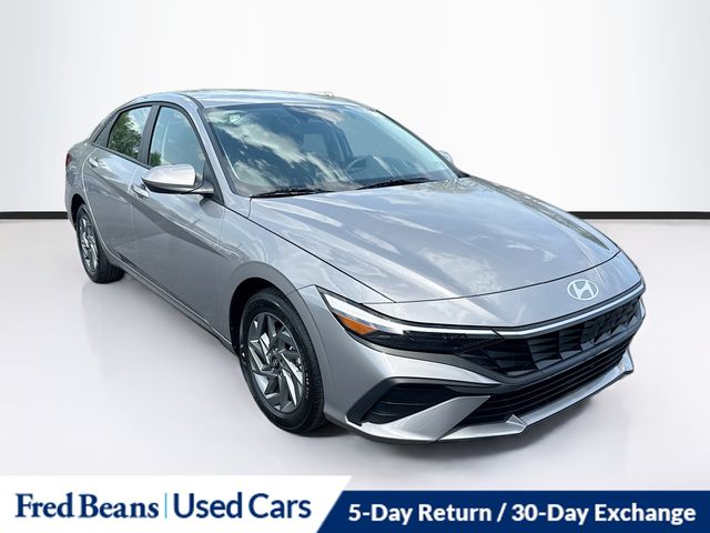 2026 Hyundai Elantra Hybrid Sedan 