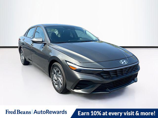 2026 Hyundai Elantra Hybrid Sedan 