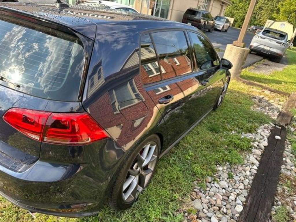 Used 2017 Volkswagen Golf GTI SE 4-Door Hatchback