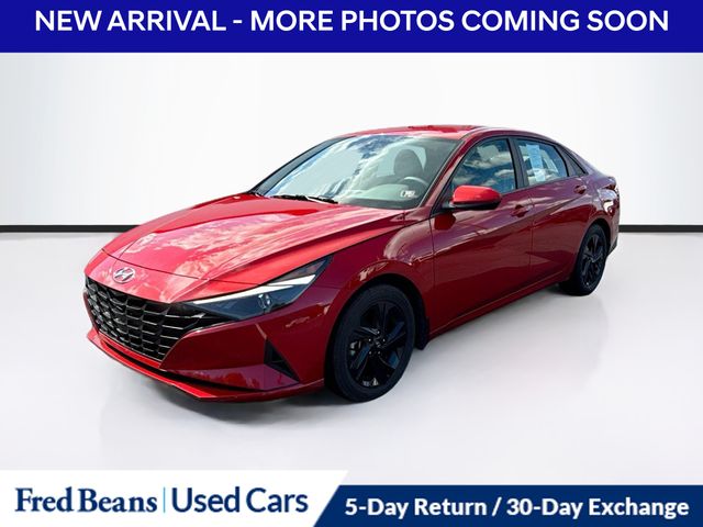 2023 Hyundai Elantra SEL photo 3