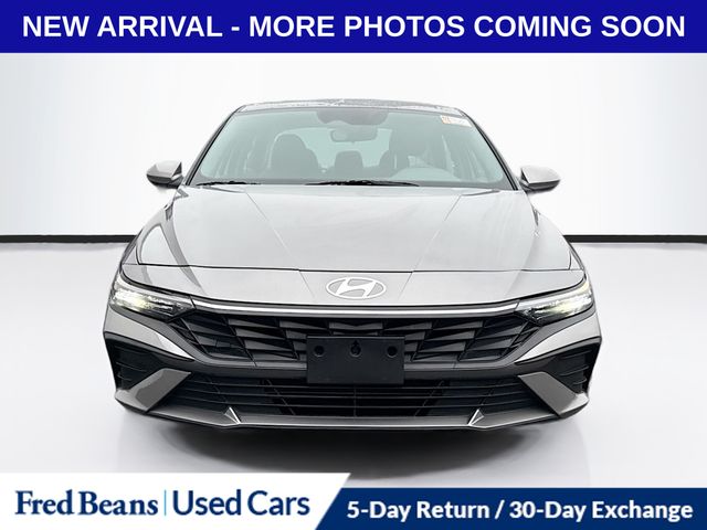 2024 Hyundai Elantra SEL photo 2