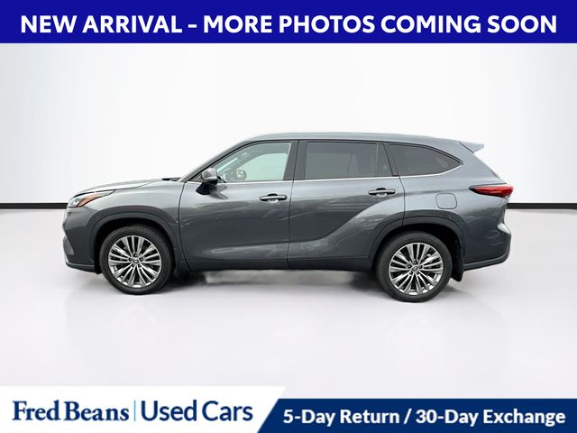 2022 Toyota Highlander Platinum photo 2