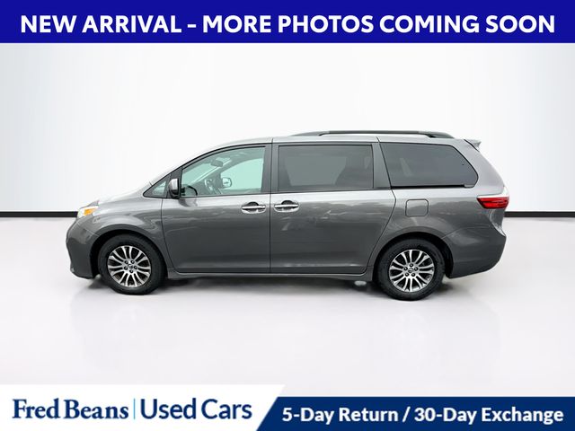 2019 Toyota Sienna XLE photo 4