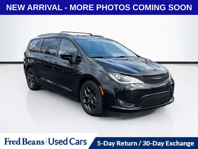 2018 Chrysler Pacifica Touring L's photo