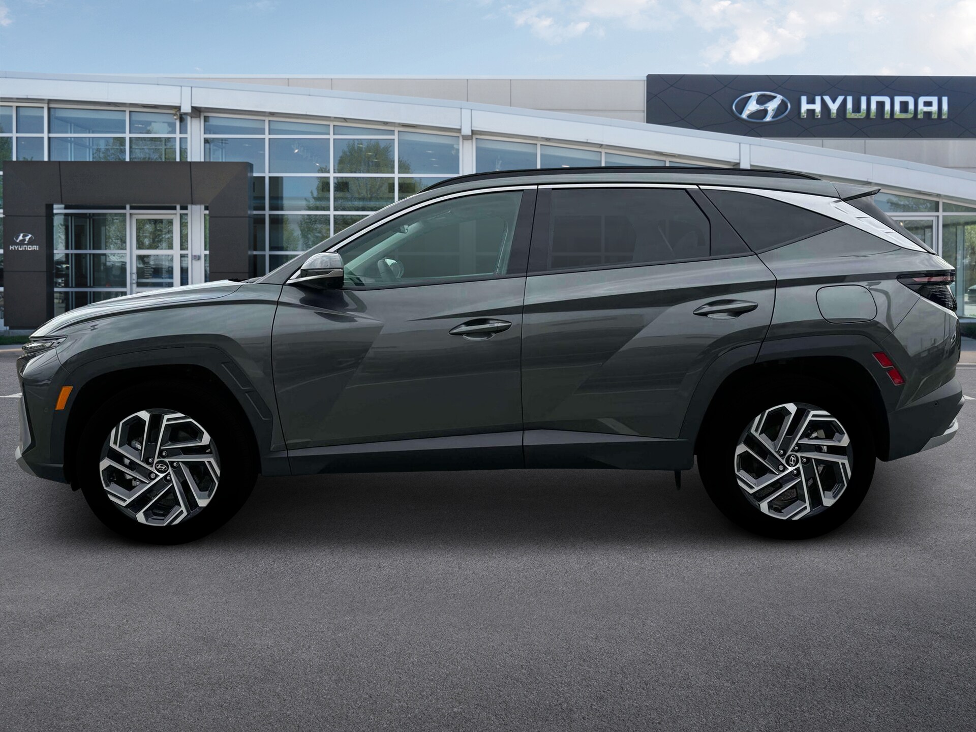 2025 Hyundai Tucson Hybrid Limited photo 2