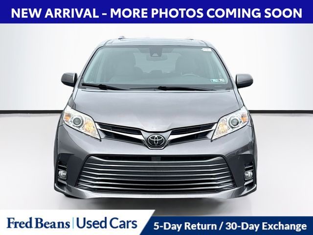 2019 Toyota Sienna XLE photo 2