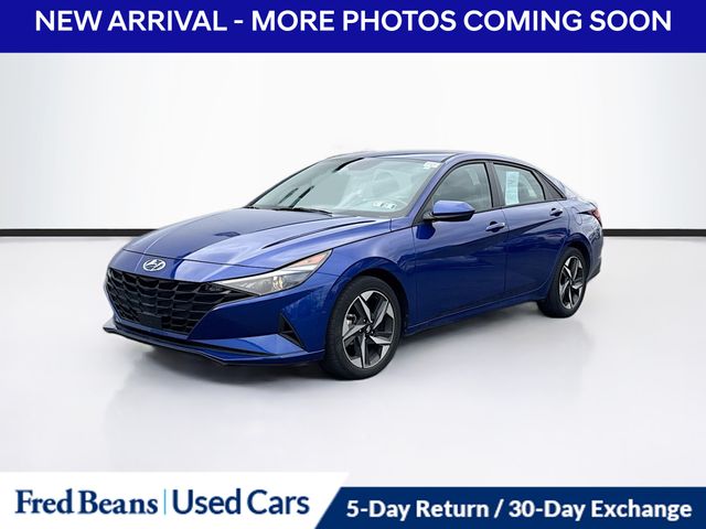 2023 Hyundai Elantra SEL photo 3