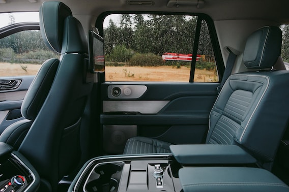 Lincoln Vs Cadillac >> Lincoln Navigator Vs Cadillac Escalade Doylestown Pa Fred Lincoln Vs Cadillac >> Lincoln Navigator Vs Cadillac Escalade Doylestown Pa Fred