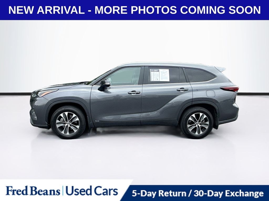 Used 2025 Toyota Highlander Hybrid XLE SUV