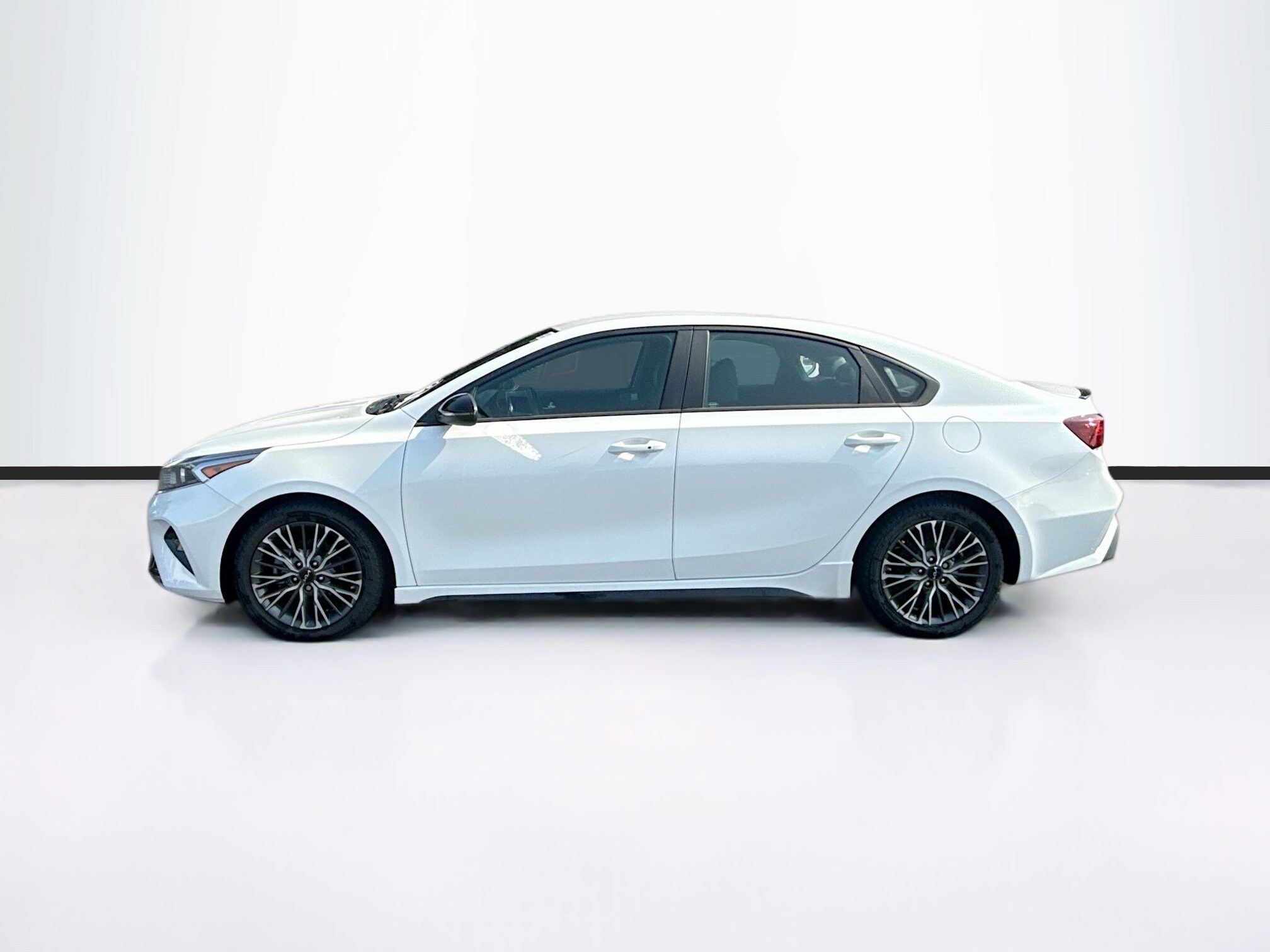 2022 Kia Forte GT-Line photo 4