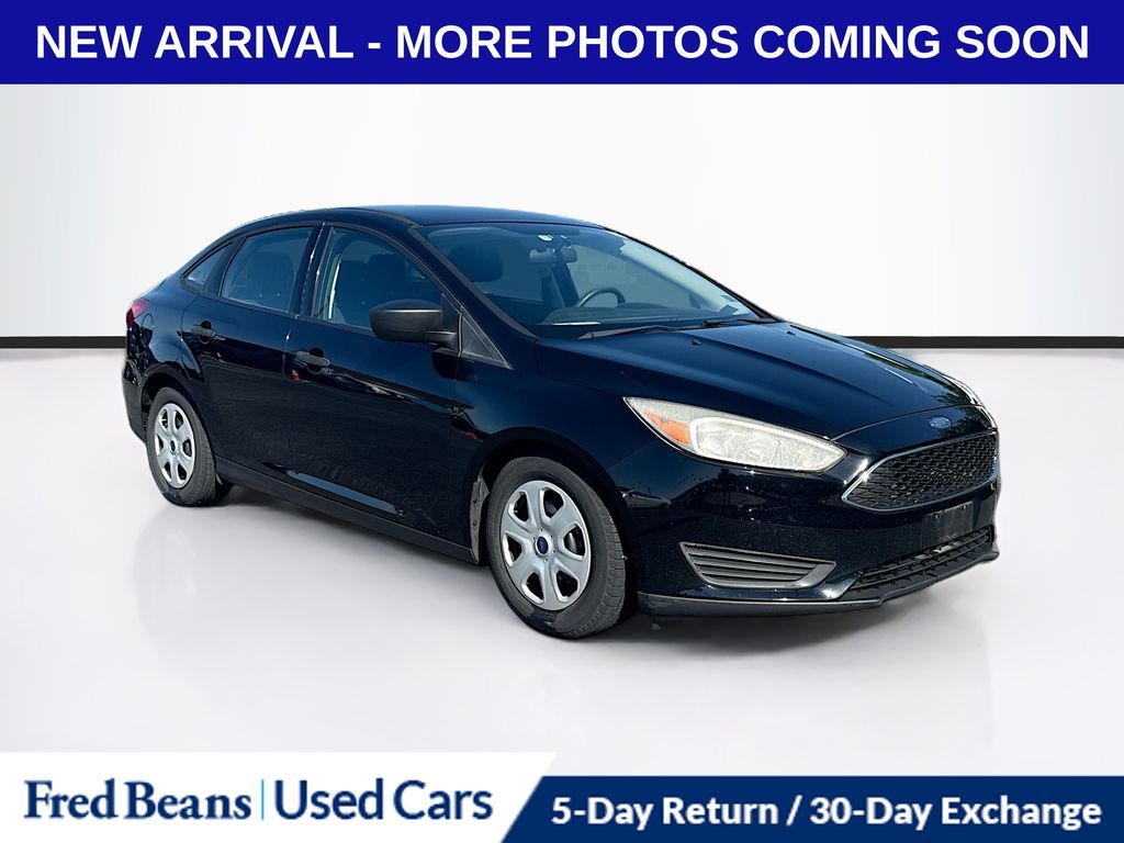 2016 Ford Focus Sedan S's photo