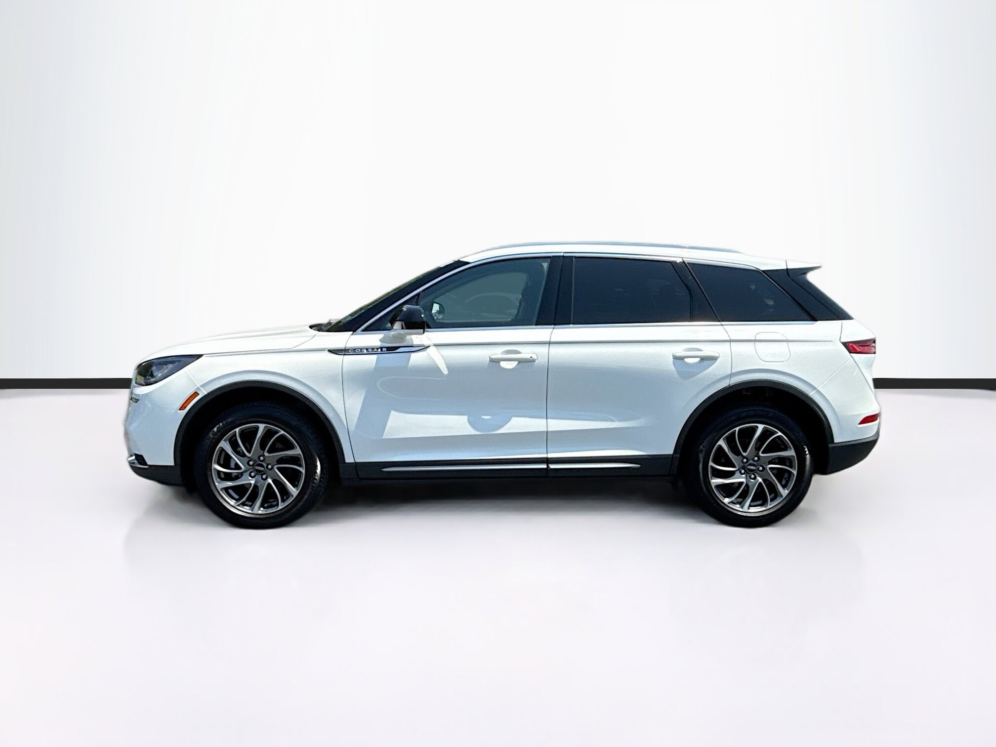 2022 Lincoln Corsair Standard photo 4