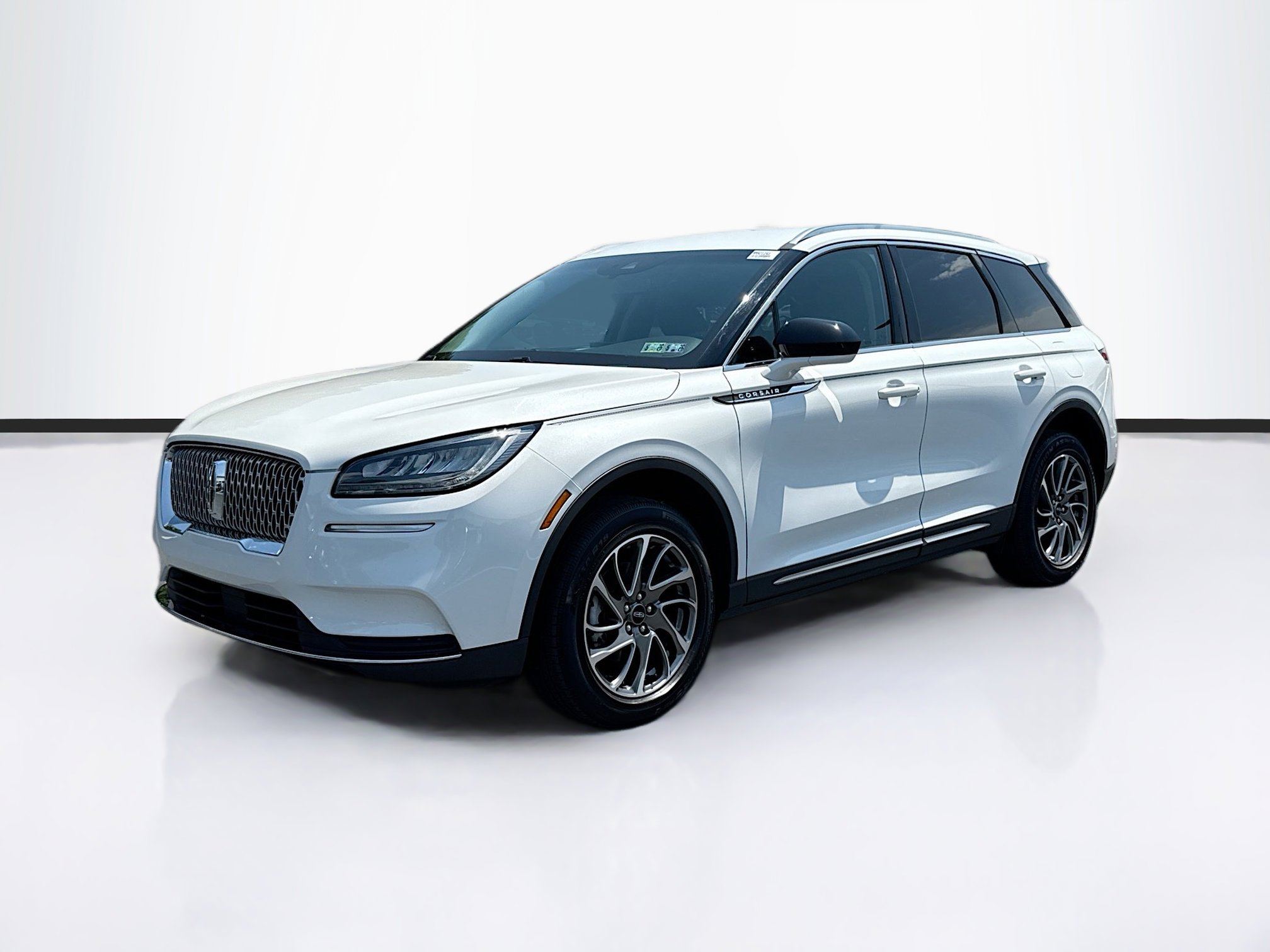 2022 Lincoln Corsair Standard photo 3