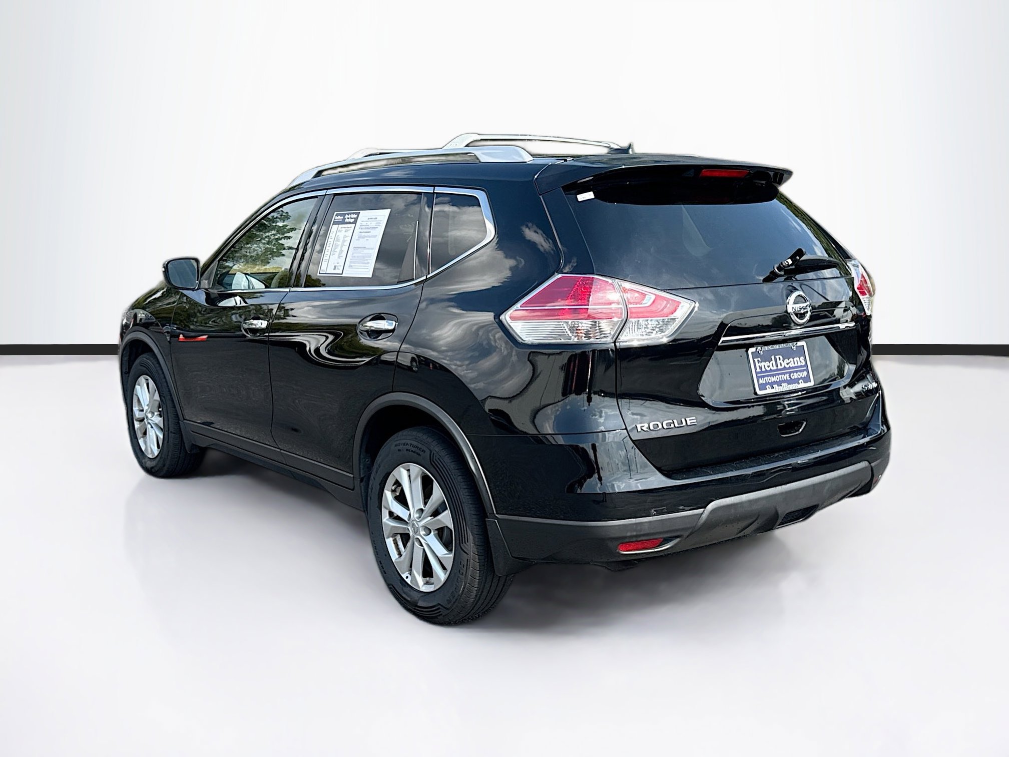 2015 Nissan Rogue SV photo 4