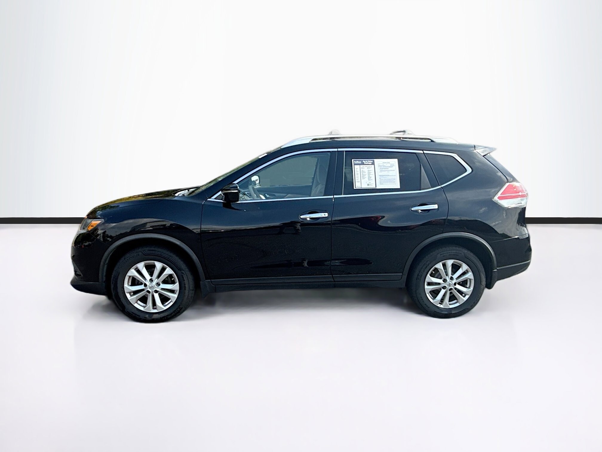 2015 Nissan Rogue SV photo 4