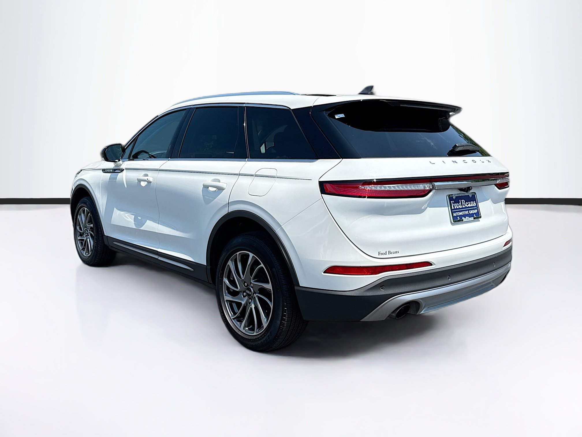 2022 Lincoln Corsair Standard photo 3