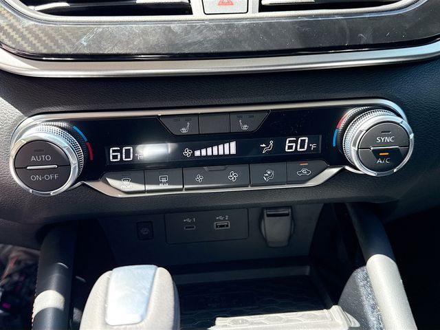 2025 Nissan Altima SR - Photo 11