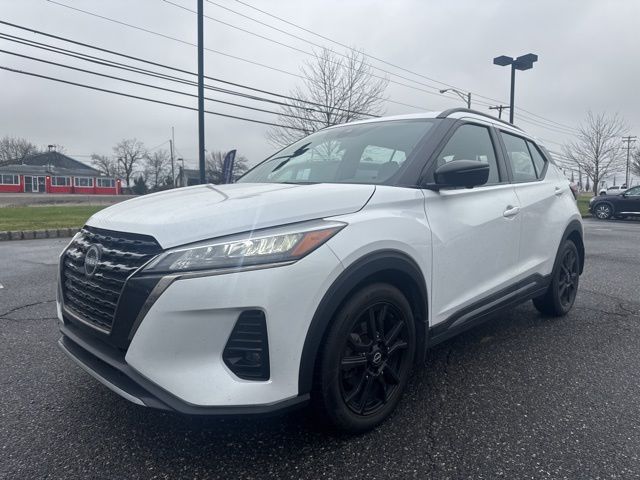 2023 Nissan Kicks SR photo 2