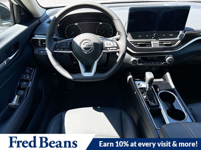 2025 Nissan Altima SR - Photo 18
