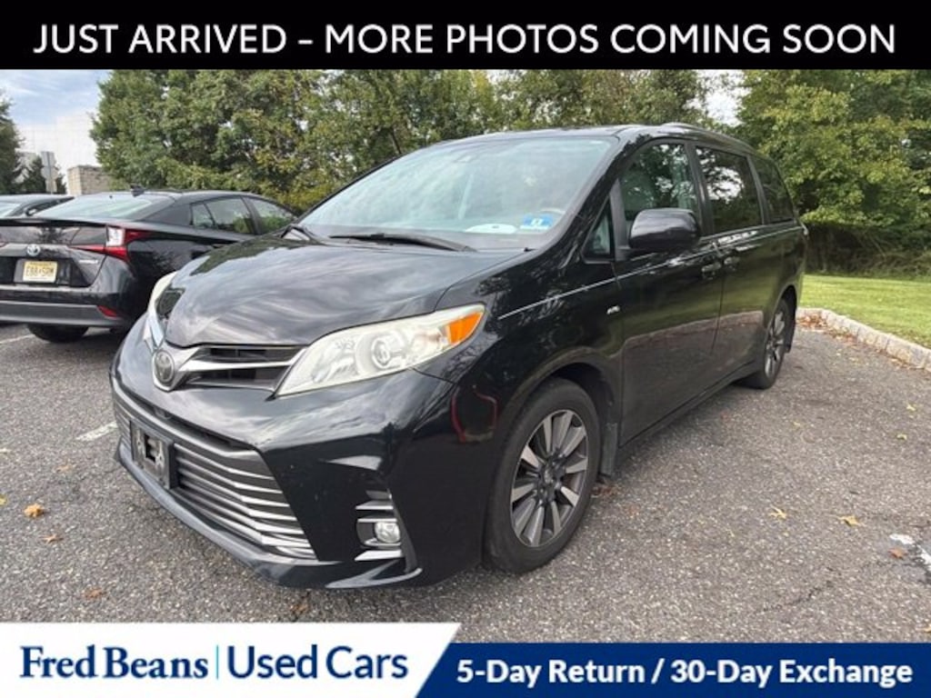 Used 2018 Toyota Sienna XLE Van Passenger Van