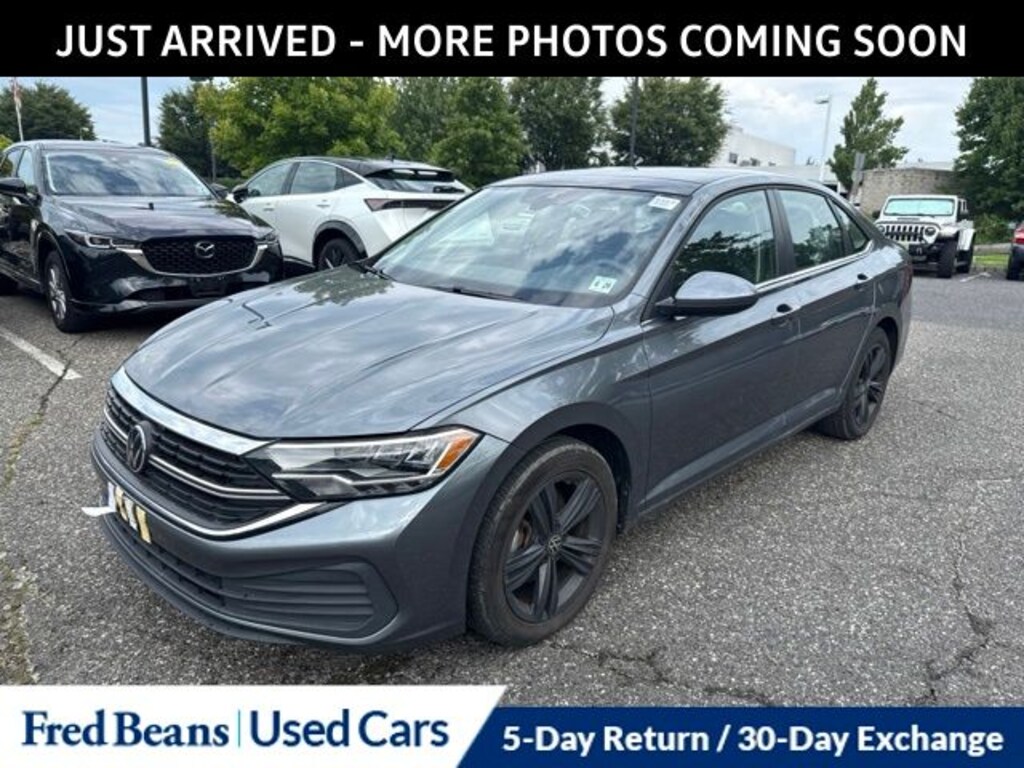 Used 2024 Volkswagen Jetta 1.5T SE Sedan