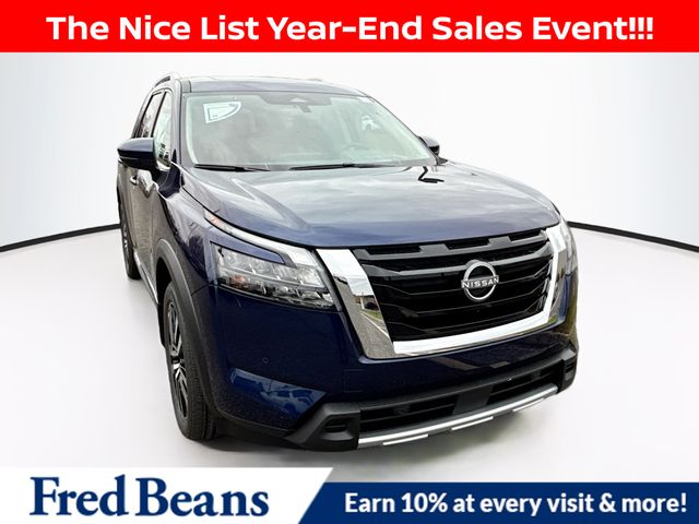 2025 Nissan Pathfinder Platinum's photo