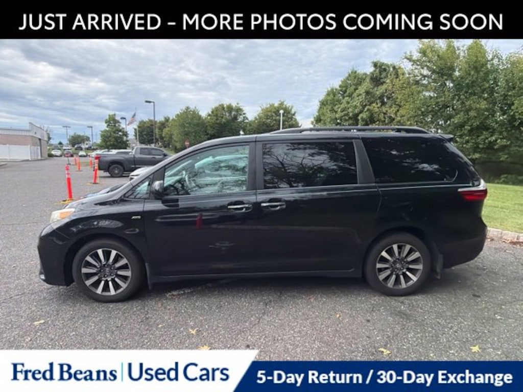 Used 2018 Toyota Sienna XLE Van Passenger Van