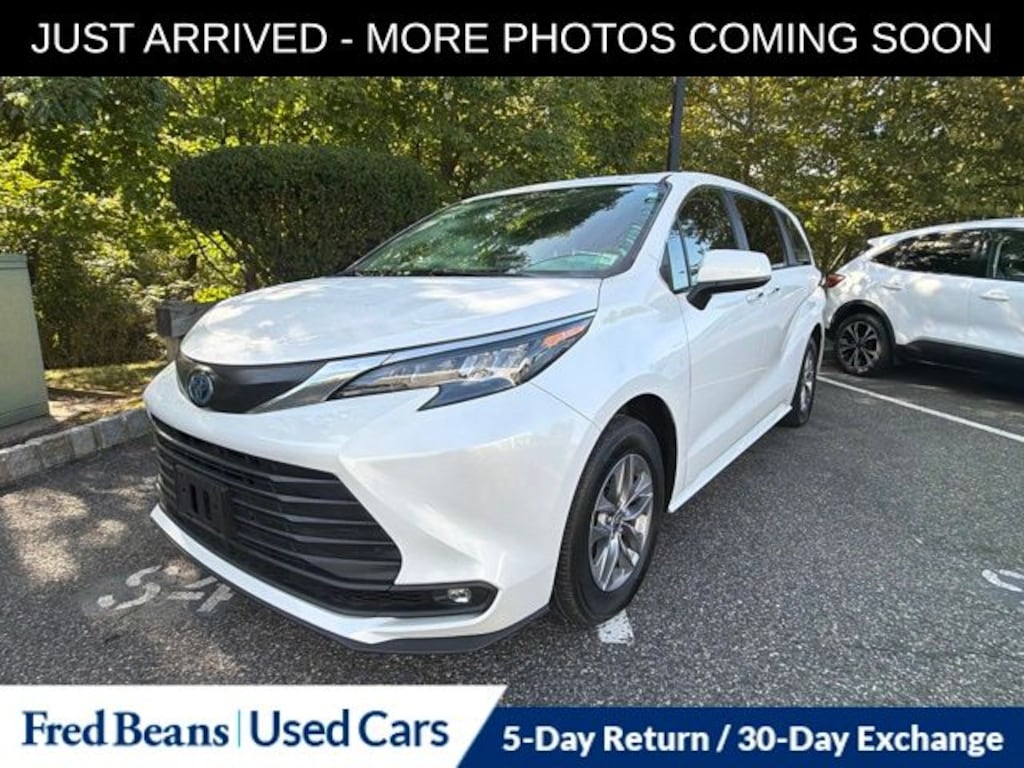 Used 2025 Toyota Sienna XLE Van Passenger Van