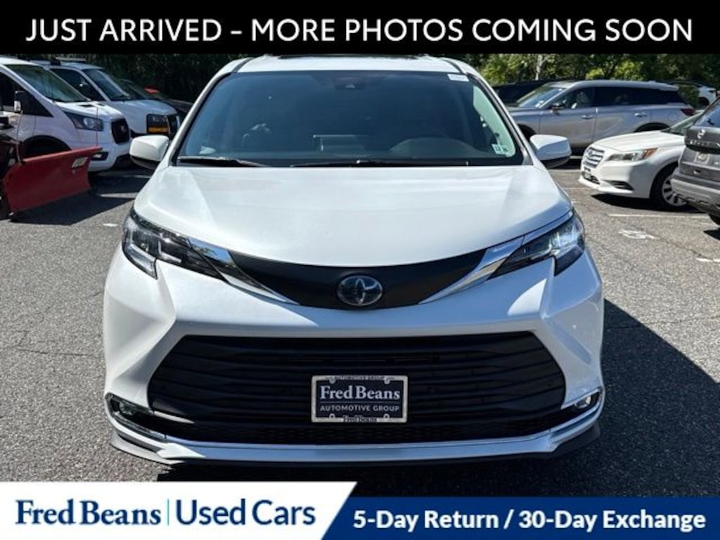 Certified 2022 Toyota Sienna XLE Van Passenger Van