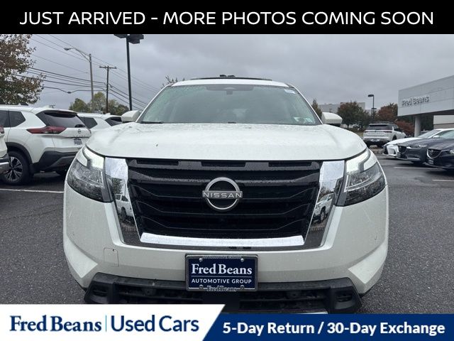 2023 Nissan Pathfinder SL photo 2