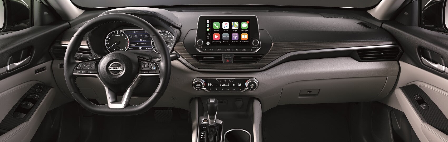 Nissan Altima with Apple CarPlay® Technology