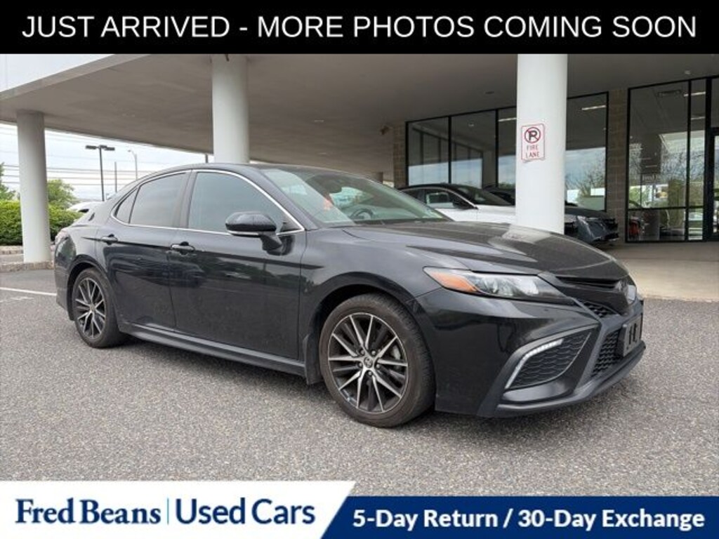 Used 2023 Toyota Camry SE Sedan